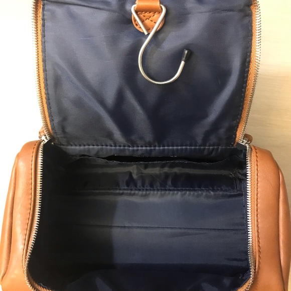 ❗️Men’s Authentic Leather Nautica Toiletry Tote❗️ - Picture 5 of 6